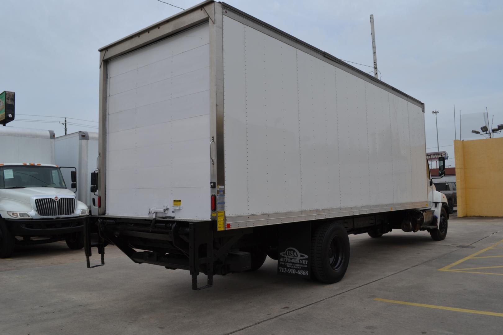 2019 WHITE /BLACK HINO 268 with an JO8E-WU 8.0L 230HP engine, ALLISON 2200RDS AUTOMATIC transmission, located at 9172 North Fwy, Houston, TX, 77037, (713) 910-6868, 29.887470, -95.411903 - Photo#4